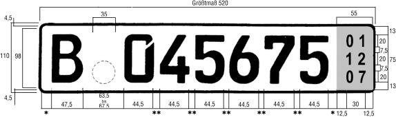 Es wird beispielhaft ein einzeiliges Kurzzeitkennzeichen nebst Bemaßung dargestellt. Das Kennzeichen weist ein Größtmaß von 520 mm auf und ist 110 mm hoch. Die Ecken sind abgerundet. Der Rand des Kennzeichens ist schwarz. An der linken Seite des Kennzeichens befindet der Buchstabe B mit einer Breite von 47,5 mm. Rechts daneben befindet sich das Feld für die Stempelplakette. Dieses ist rund und hat einen Durchmesser von 35 mm. Rechts daneben sind die Ziffern 045675 abgebildet. Die einzelnen Ziffern haben eine Breite von 44,5 mm und einen Abstand von 8 bis 10 mm zueinander. In einem Abstand von mindestens 8 mm zur letzten Ziffer schließt sich das Feld für das Ablaufdatum an. Das Feld ist 55 mm breit und auf der Abbildung grau schattiert. Es besteht aus drei Zeilen. Die Ziffern in den Zeilen sind jeweils 20 mm hoch. Die Zeilen haben jeweils einen Abstand von 7,5 mm zueinander. In der ersten Zeile sind die Ziffern 01 abgebildet. In der zweiten Zeile sind die Ziffern 12 abgebildet. In der dritten Zeile sind die Ziffern 07 abgebildet.